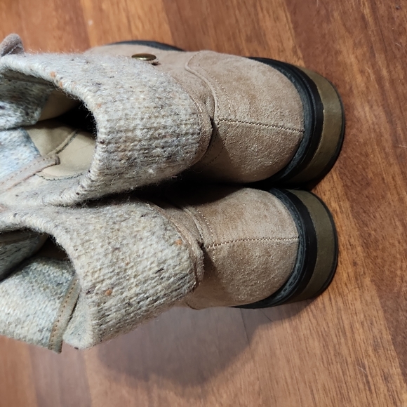 Tan Arizona booties - Picture 2 of 6